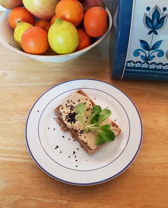 Hummus mit Deko