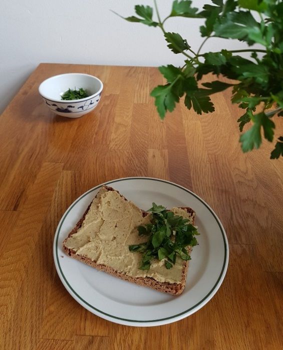 hummus-petersilie